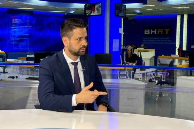 ŽELI DA DUG RS PLATI BIH