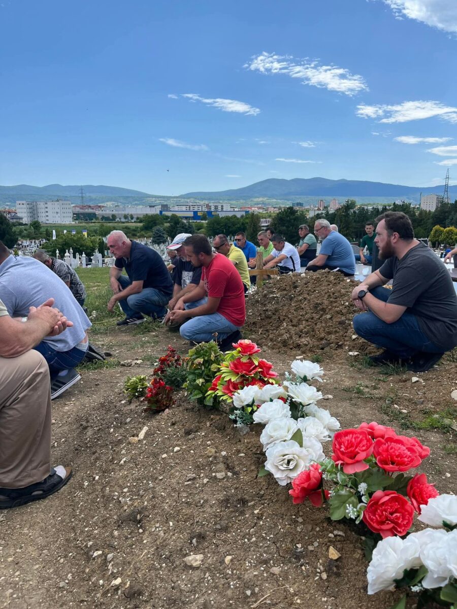 Ispraćaj koji dira u srce: Jasmin Rekić Kizi ukopan uz dove tri hafiza