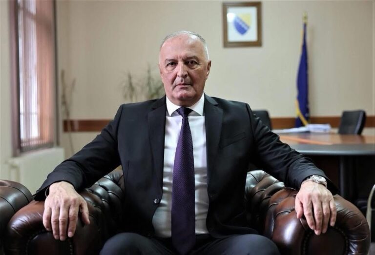 ŠTA SE DEŠAVA? Helez: “Pozivam Milorada Dodika da pokrene…”