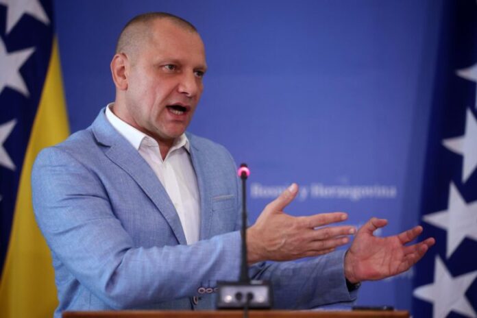 Sarajevo: Nakon sjednice Doma naroda Parlamentarne skupštine BiH delegat Zlatko Miletić dao je izjavu medijima
