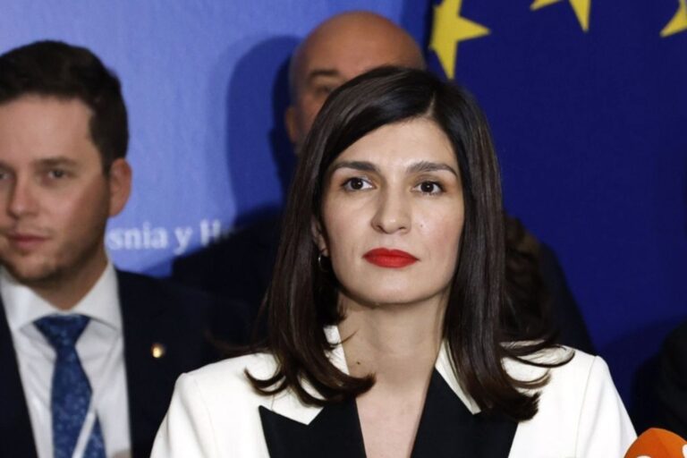 SKANDAL! Za Sabinu Ćudić nije bilo agresije, genocida, etničkog čišćenja… Samo “borba za moć”