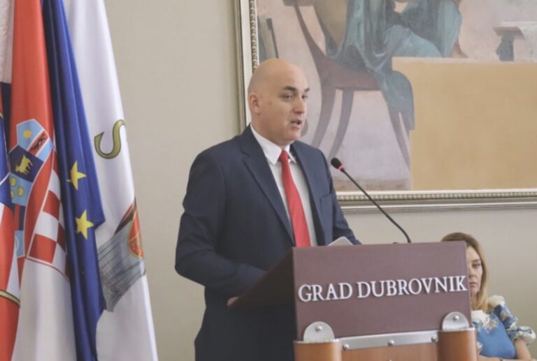 Iz Dubrovnika poslali poruku: “Odmah oduzeti radne dozvole onima koji veličaju Mladića”