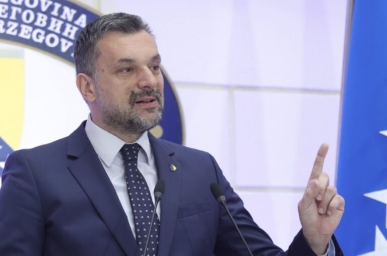 KONAKOVIĆ SATRAO VUČIĆE KVAZIDIPLOMATE: “Ne šaljite novo ime, neću ga odobriti”